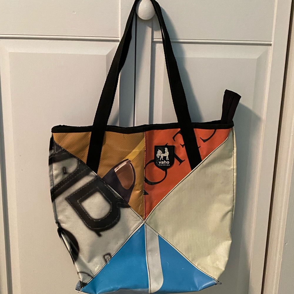 Vaho Trashion Tote with Detachable Coin Purse